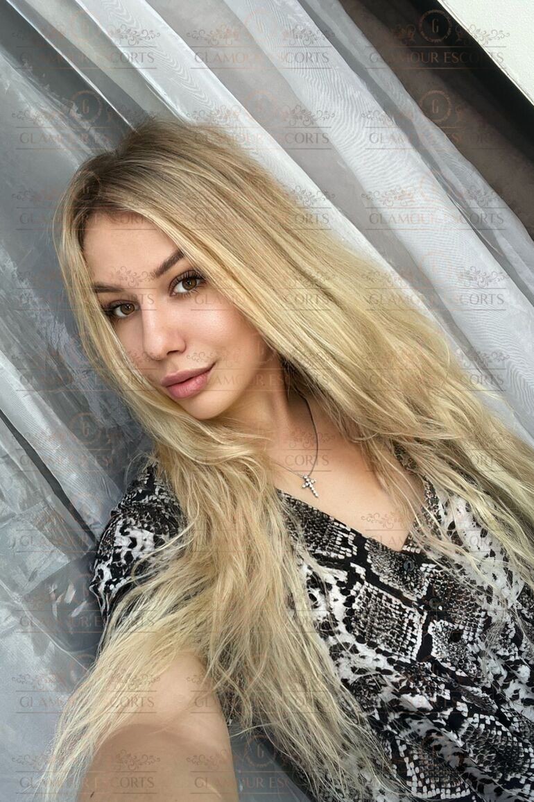 Escort-Anya-2-2302